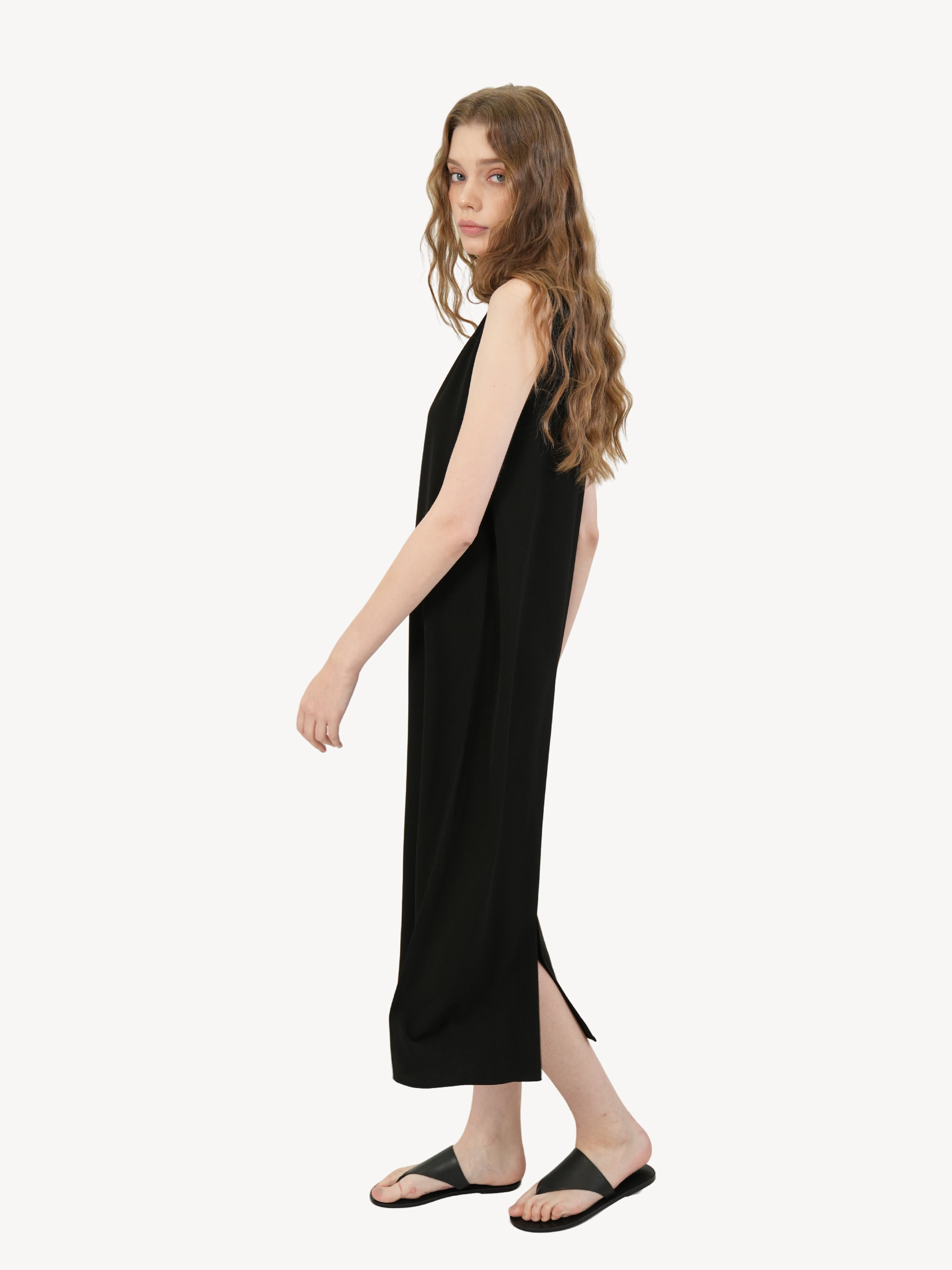 The Sleeveless Midi Dress