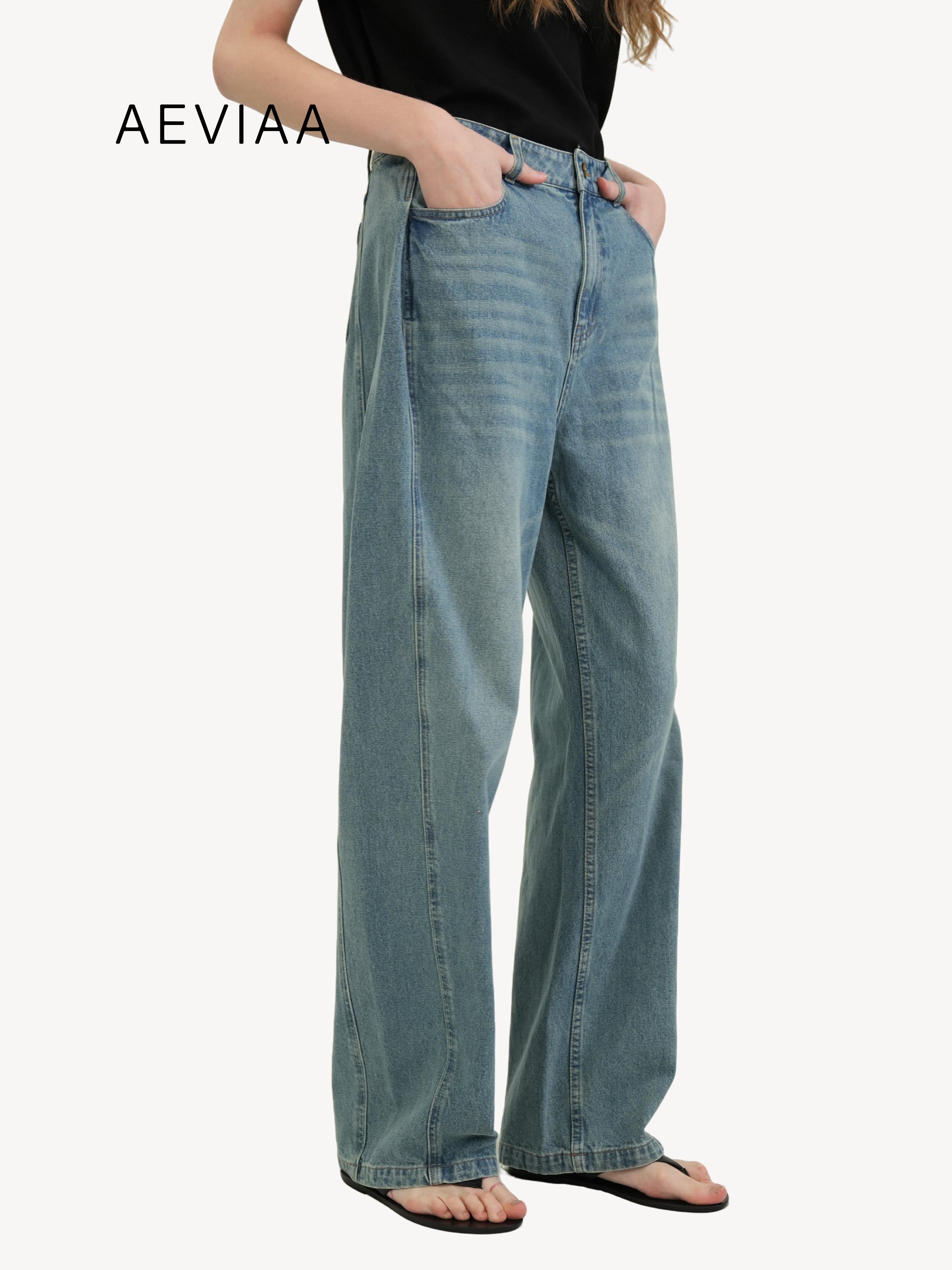 The Curved Wide-Leg Jeans