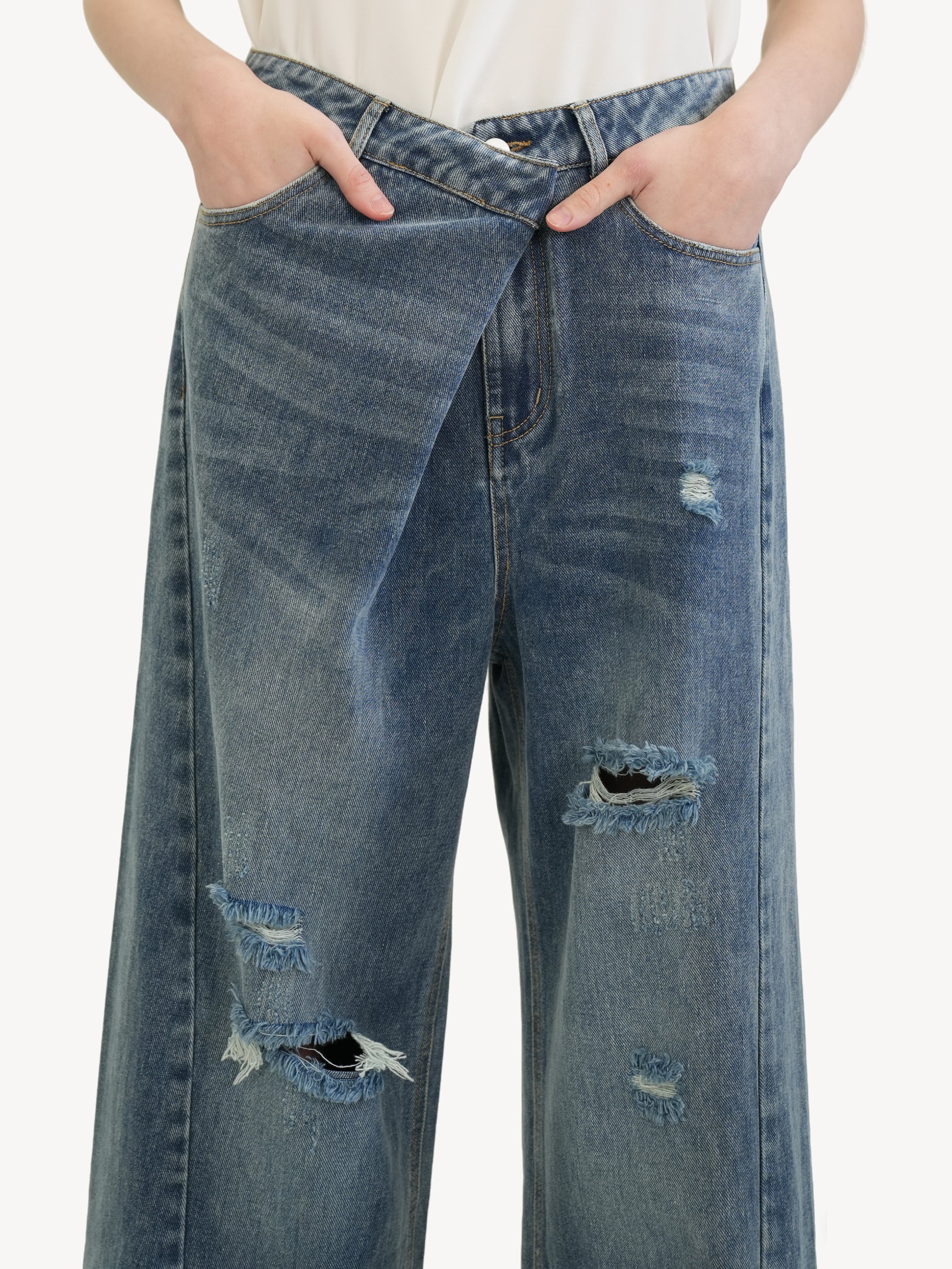 The Distressed Relaxed Jeans